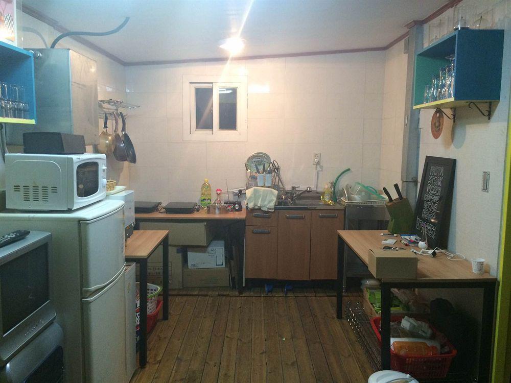 Sinchon Sisters Hostel Seoul Exterior foto