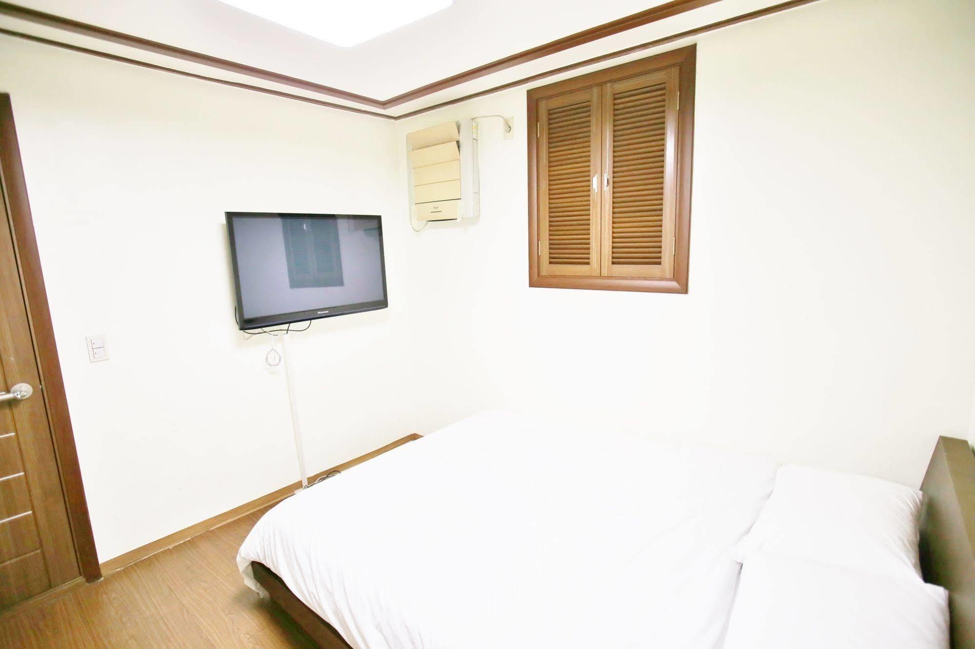 Sinchon Sisters Hostel Seoul Exterior foto